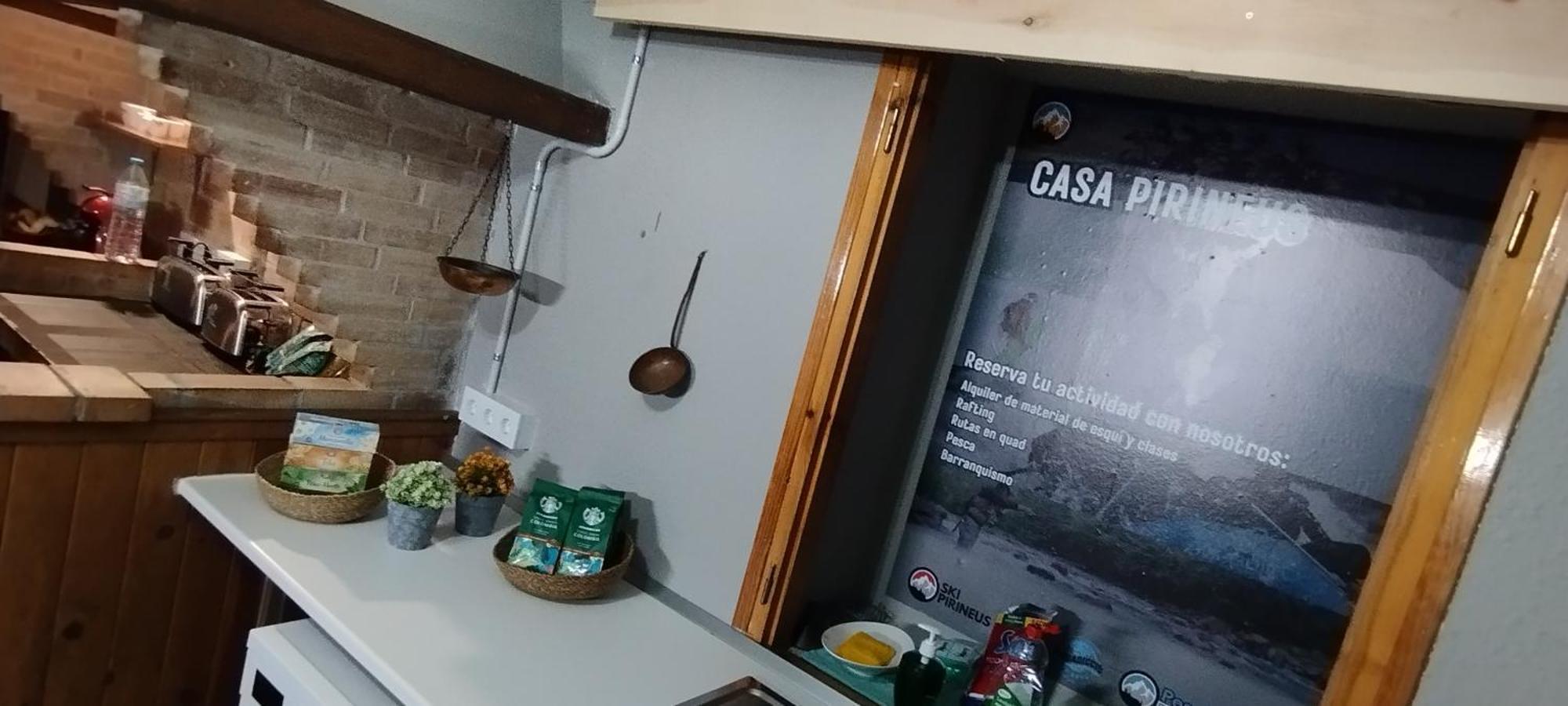 Hostal Casa Pirineus & Deportes De Aventura Baró Extérieur photo